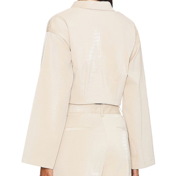 New NWOT Line & Dot Inspire Top in Bone
jacket top leather revolve cream - Picture 2 of 5